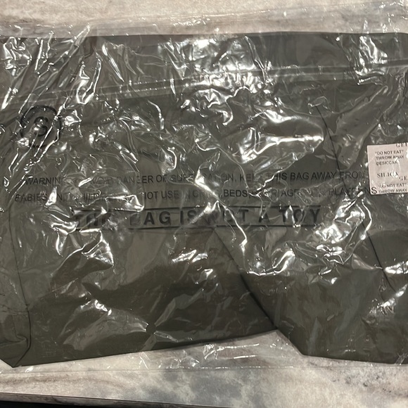 Midi knit skirt w/ side slit. - NWT - Picture 4 of 4